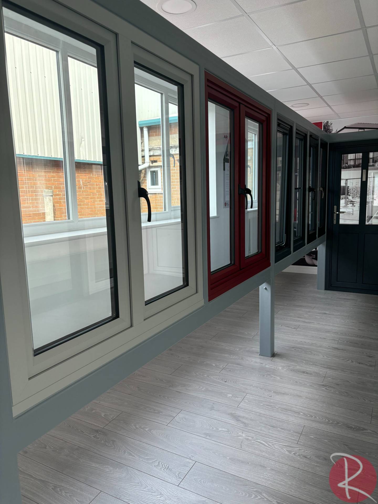 Aluminium windows showroom MB frames