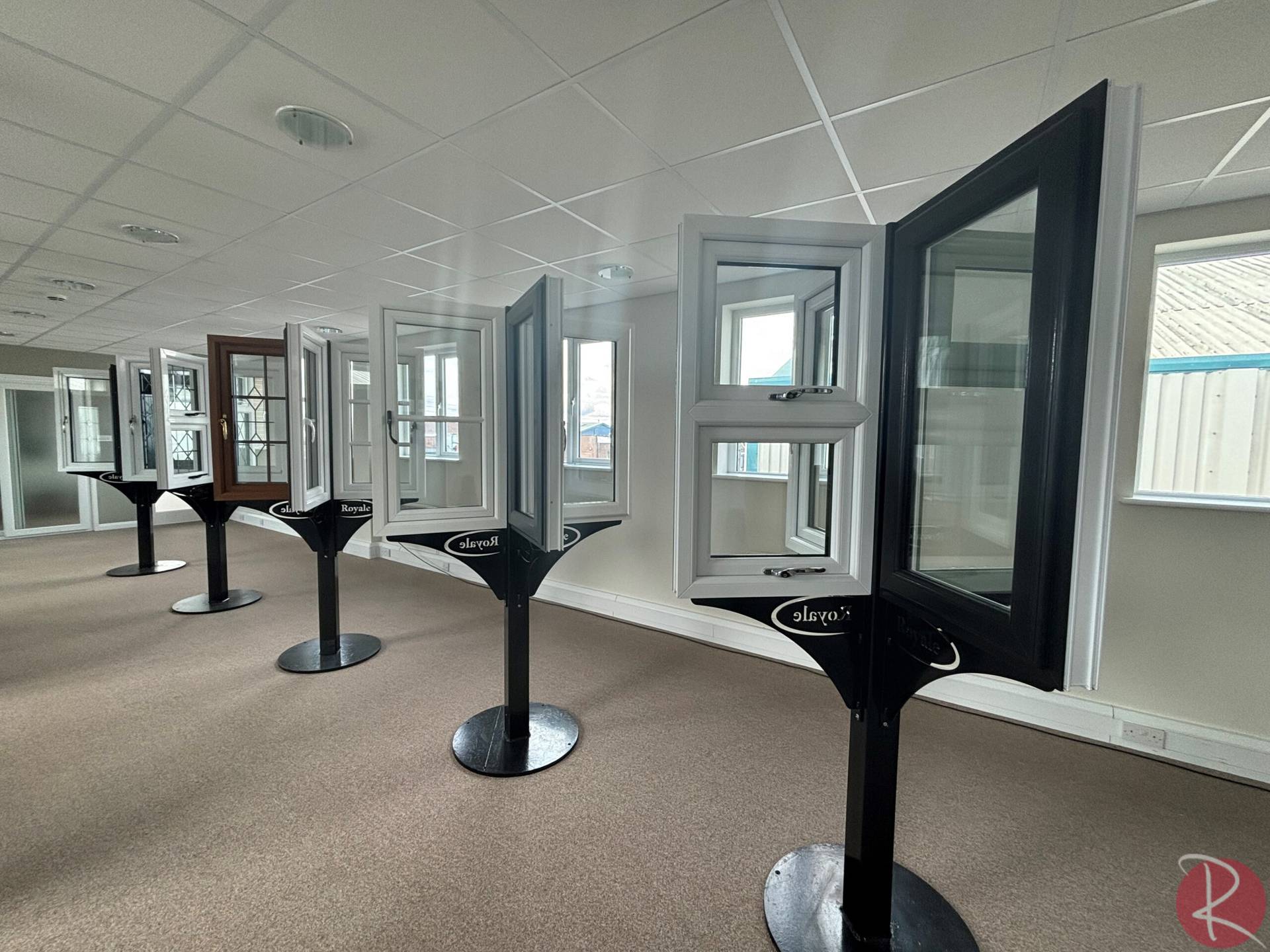 windows showroom mb frames